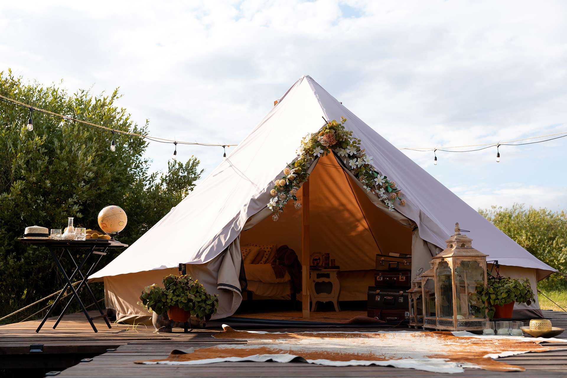 decorated-tent-glamping-decorated-for-outdoor-wedd-M5P8VV7
